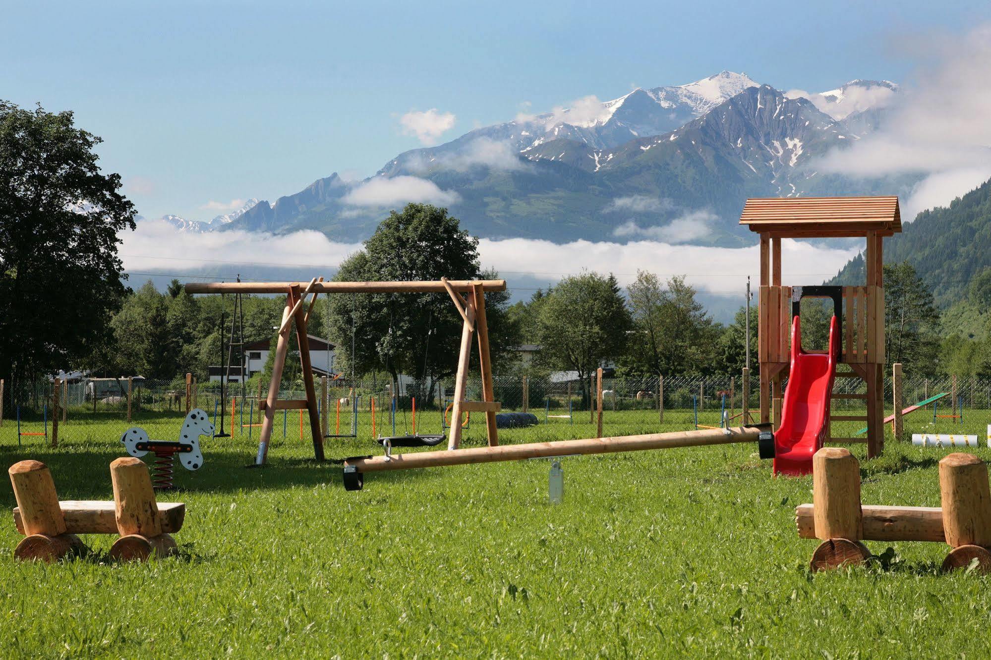 Chaletdorf Zellersee Maishofen Exterior photo