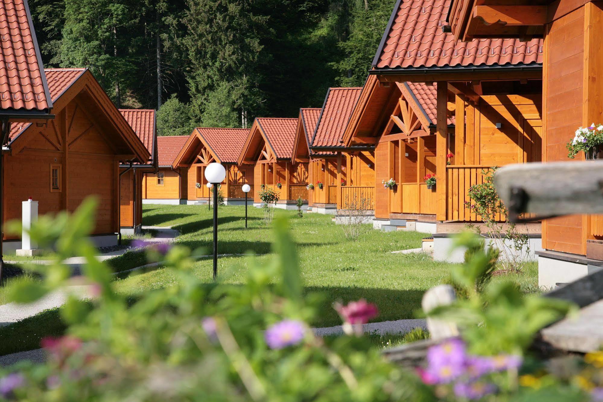 Chaletdorf Zellersee Maishofen Exterior photo